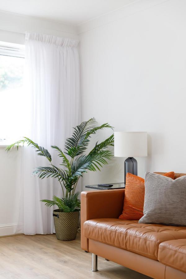 Beachside Retreat 2-Bedroom Gem With Free Private Parking & Outdoor Space ブライトン エクステリア 写真
