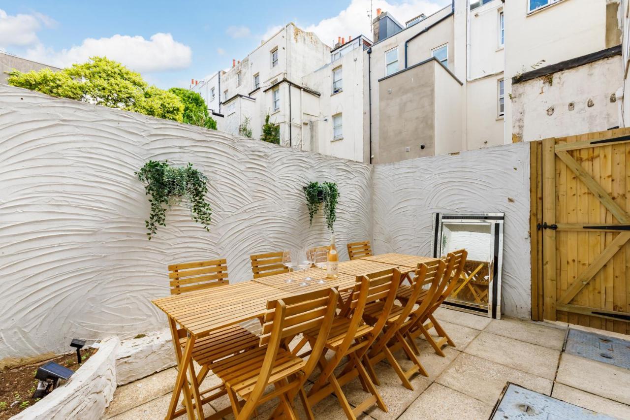 Beachside Retreat 2-Bedroom Gem With Free Private Parking & Outdoor Space ブライトン エクステリア 写真