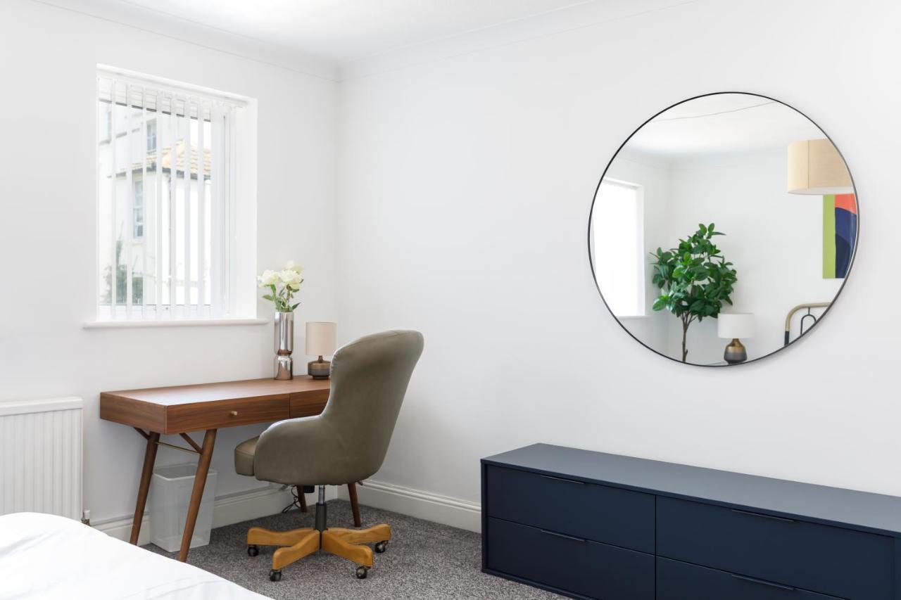 Beachside Retreat 2-Bedroom Gem With Free Private Parking & Outdoor Space ブライトン エクステリア 写真