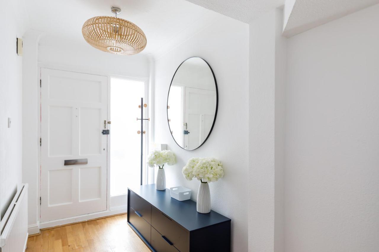 Beachside Retreat 2-Bedroom Gem With Free Private Parking & Outdoor Space ブライトン エクステリア 写真